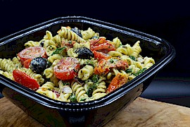 Italiaanse pasta pesto salade